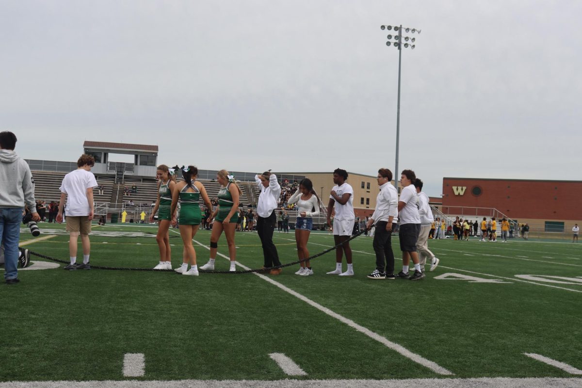 Junior event members lining up for the tug a war event.